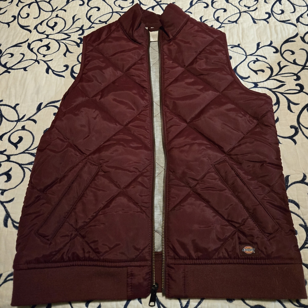 Dickies Women's Quilted Vest in Burgundy